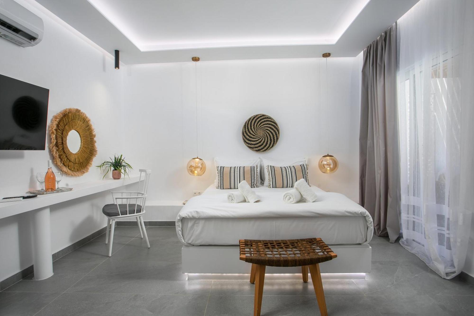 Calma Luxury Studios & Suites ファリラキ エクステリア 写真