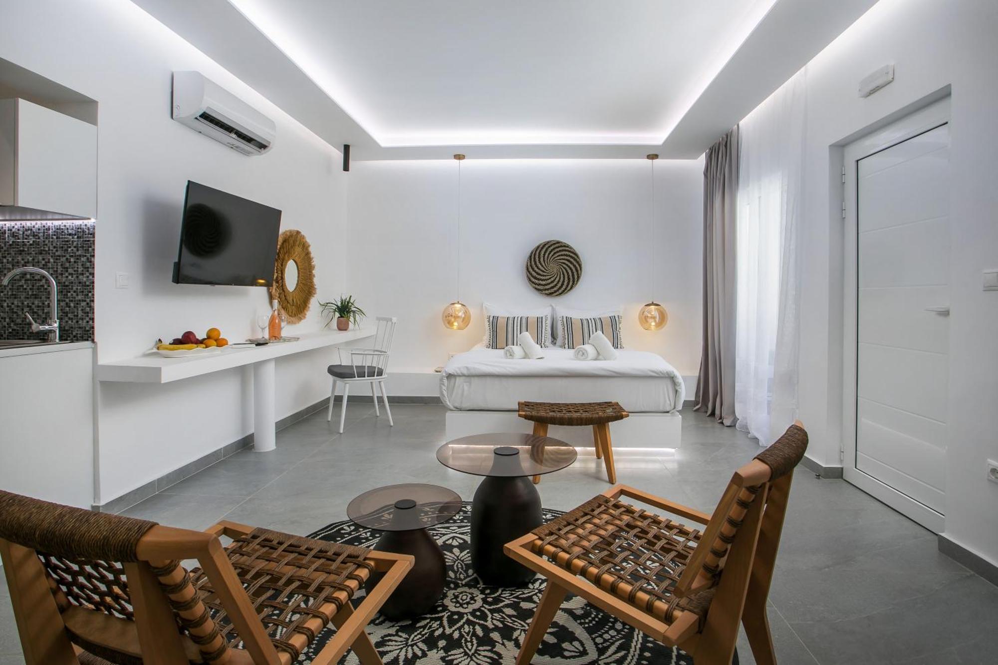 Calma Luxury Studios & Suites ファリラキ エクステリア 写真