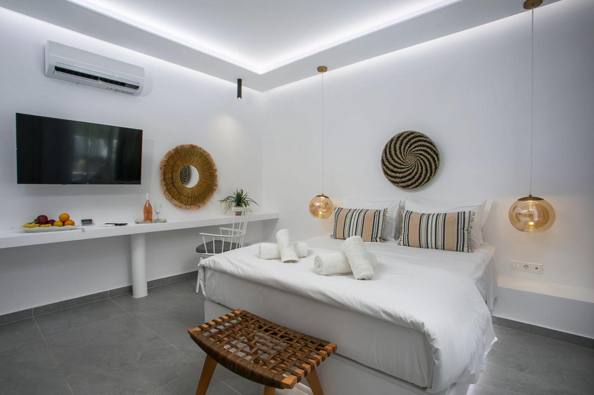 Calma Luxury Studios & Suites ファリラキ エクステリア 写真