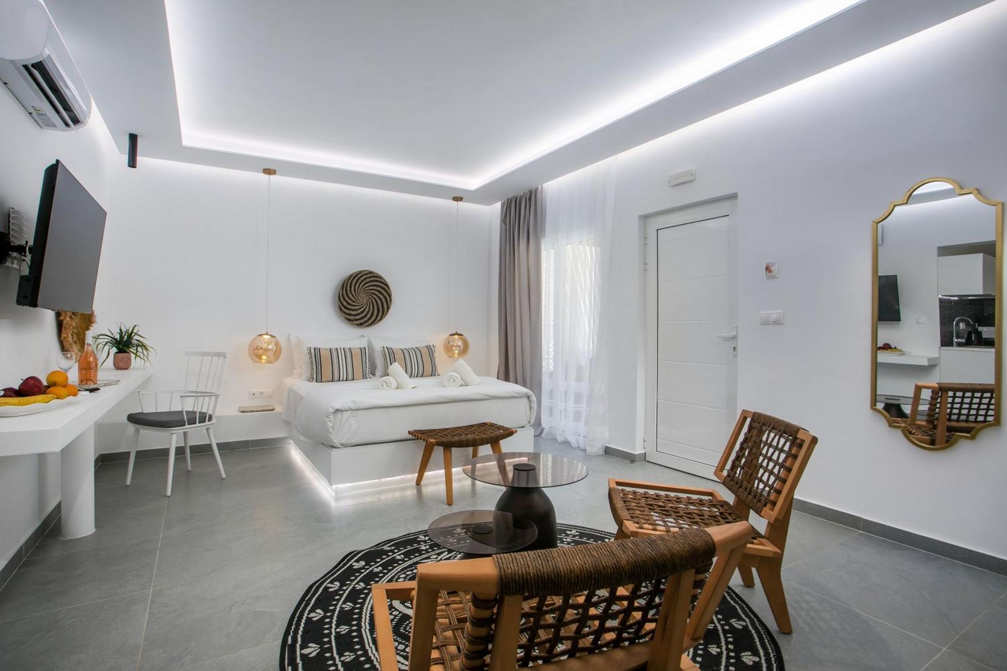 Calma Luxury Studios & Suites ファリラキ エクステリア 写真