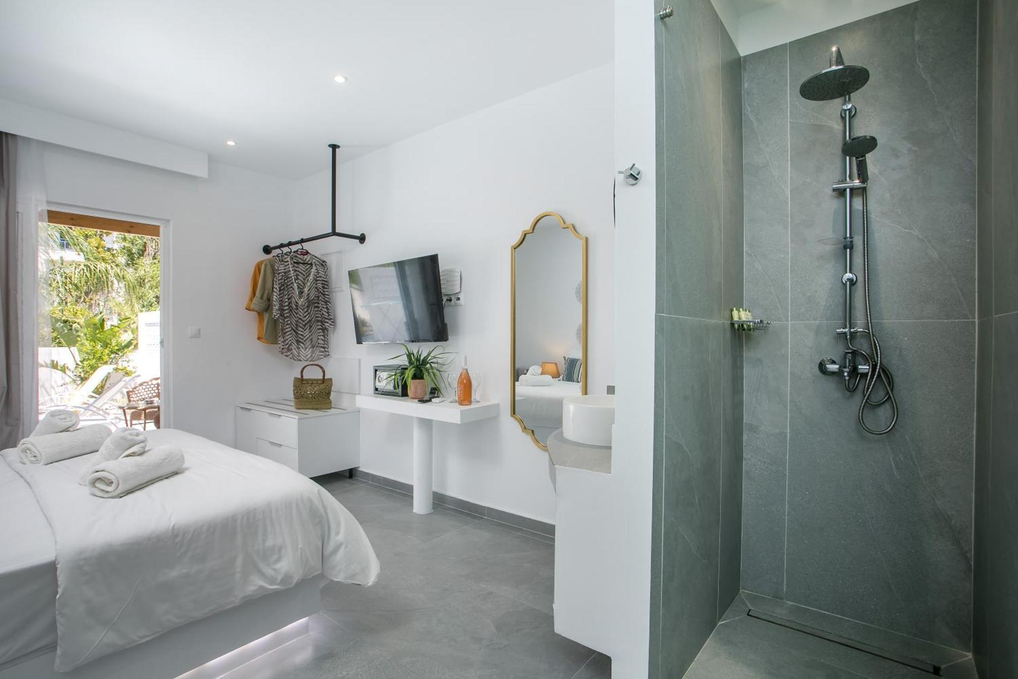 Calma Luxury Studios & Suites ファリラキ エクステリア 写真
