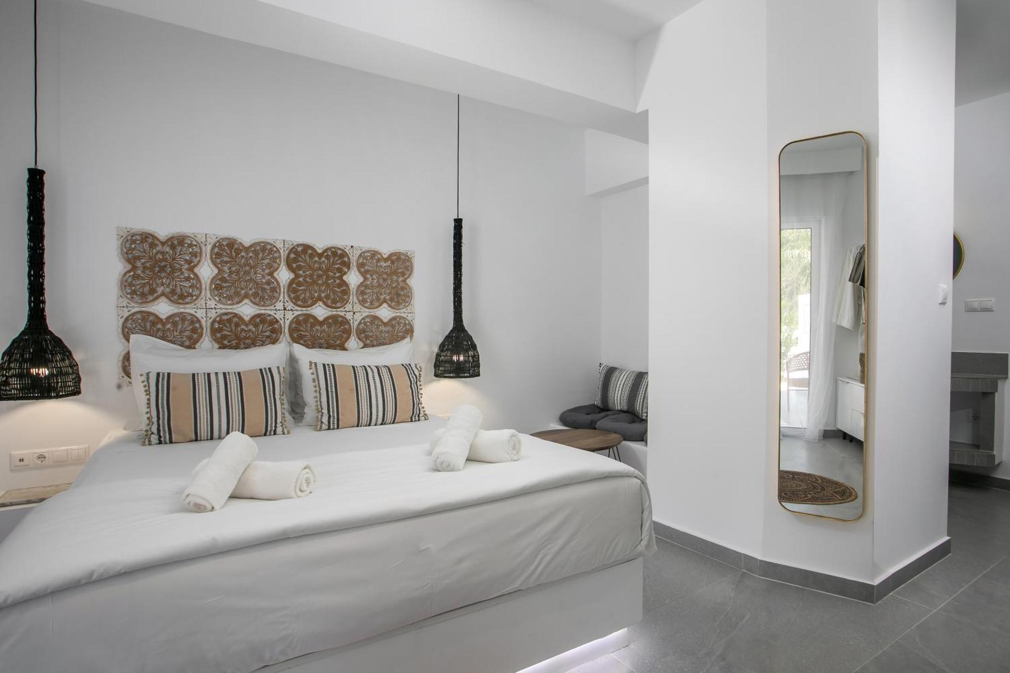Calma Luxury Studios & Suites ファリラキ エクステリア 写真