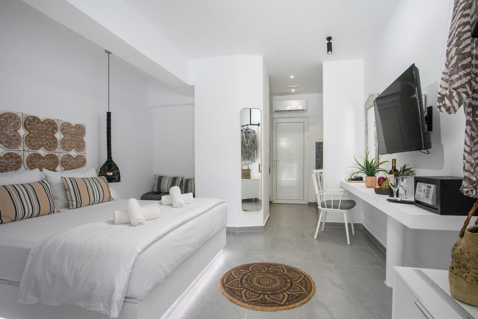 Calma Luxury Studios & Suites ファリラキ エクステリア 写真