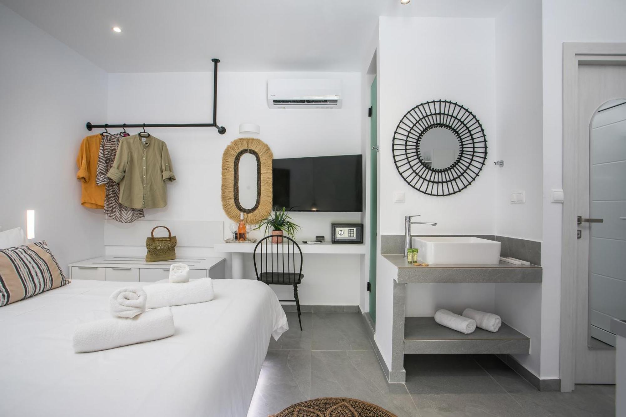 Calma Luxury Studios & Suites ファリラキ エクステリア 写真