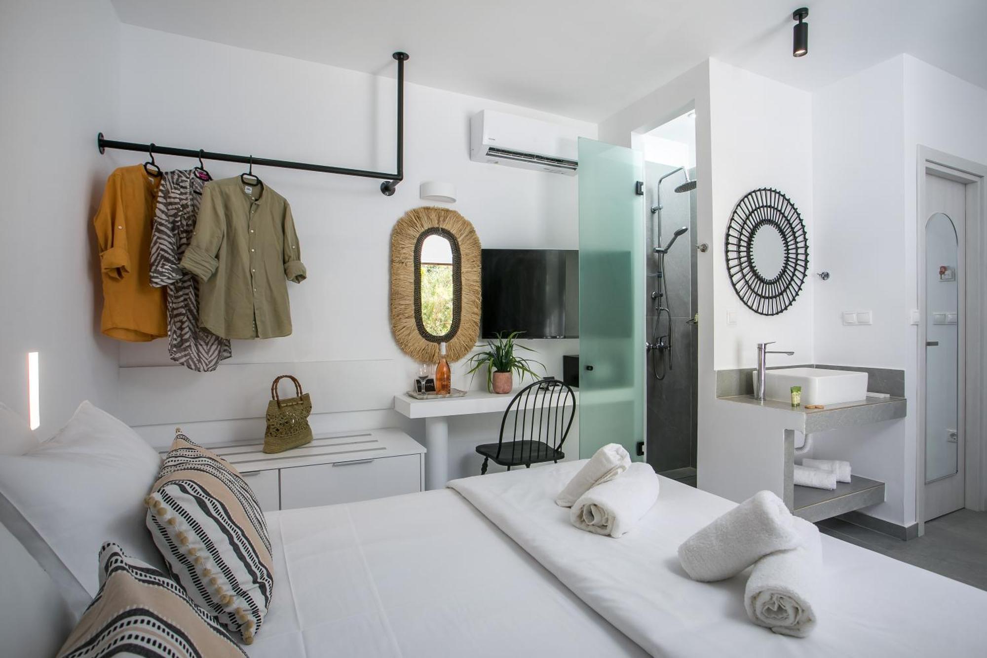 Calma Luxury Studios & Suites ファリラキ エクステリア 写真