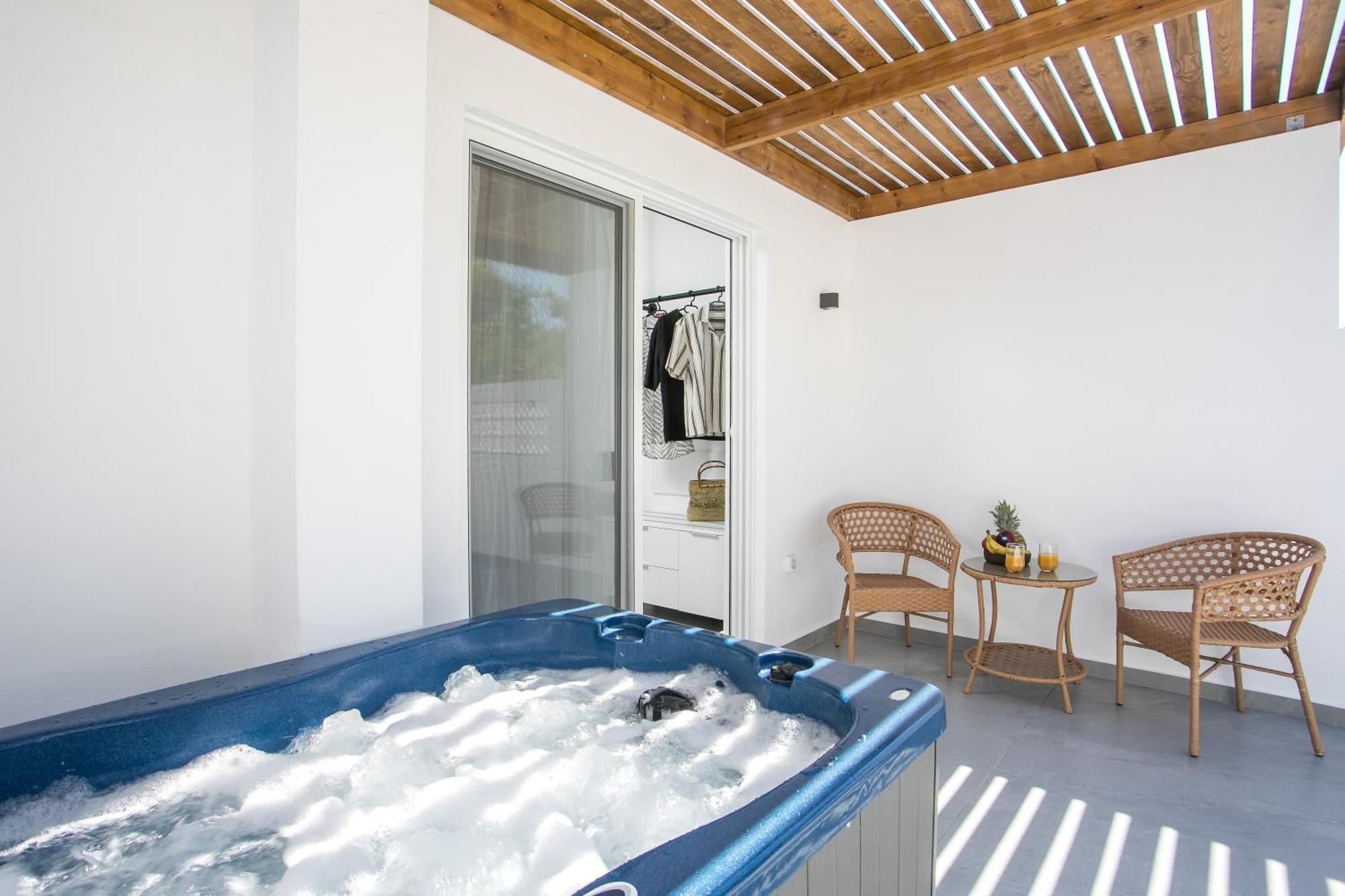 Calma Luxury Studios & Suites ファリラキ エクステリア 写真